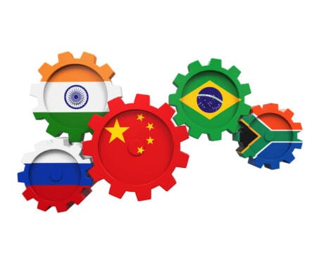 Putin Afirma que BRICS Estão Avançando na Criação de CBDC para Reduzir Dependência do Dólar Putin Afirma que BRICS Estão Avançando na Criação de CBDC para Reduzir Dependência do Dólar