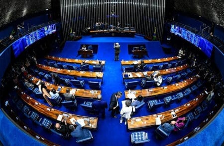 Senado Aprova Regulamentação da Inteligência Artificial: Entenda os Avanços e Desafios Senado Aprova Regulamentação da Inteligência Artificial: Entenda os Avanços e Desafios