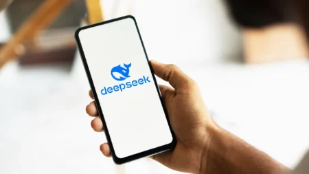 DeepSeek: Inovação em Inteligência Artificial Redefine o Mercado