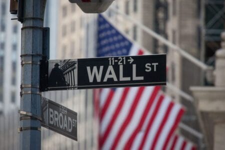 Gigantes Financeiros dos EUA Investem em Custódia de Criptoativos Apesar de Desafios Regulatórios Gigantes Financeiros dos EUA Investem em Custódia de Criptoativos Apesar de Desafios Regulatórios