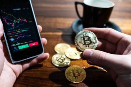 Relatório Cripto: Fevereiro de 2025 e Projeções para os Próximos Meses Relatório Cripto: Fevereiro de 2025 e Projeções para os Próximos Meses