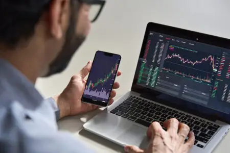 Economista explica estratégia para lucrar mais na compra de criptomoedas Economista explica estratégia para lucrar mais na compra de criptomoedas