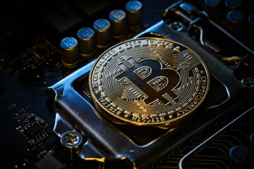 Bitcoin domina o mercado em abril impulsionado por liquidez global e sinalizações políticas