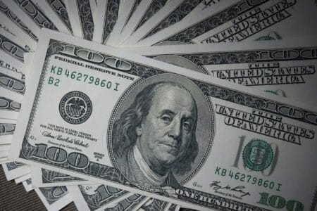 MB anuncia dolarização com taxa zero elança renda passiva com dólar digital
