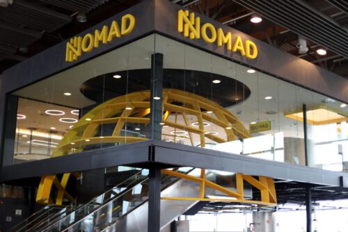 Nomad transforma experiência no aeroporto de Guarulhos, com emissão instantânea do cartão de débito internacional