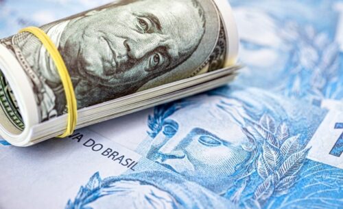 Dólar lidera ranking de moedas mais transacionadas por brasileiros no 1º semestre de 2025, aponta Travelex Confidence