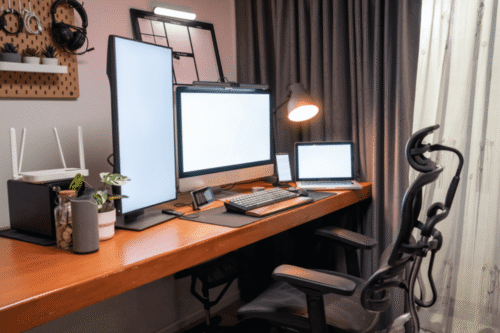 Relatório revela tendência de trabalho híbrido em 2025: por que montar um bom setup faz toda a diferença?