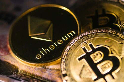 Correção do preço do Bitcoin e ETH, e desvalorização da Solana