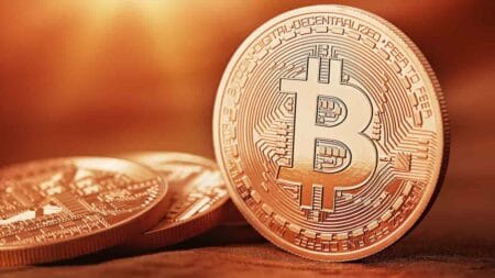 Bitcoin cai forte, mas mantém tendência de alta em meio a incertezas macro e geopolíticas