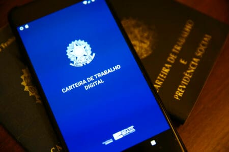 Taxa de Desemprego Estável em 5,6% Reforça Expectativa de Corte de Juros em 2025 Taxa de Desemprego Estável em 5,6% Reforça Expectativa de Corte de Juros em 2025