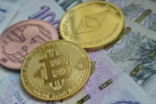 Baixa do Bitcoin e Ethereum, e destaque para Worldcoin