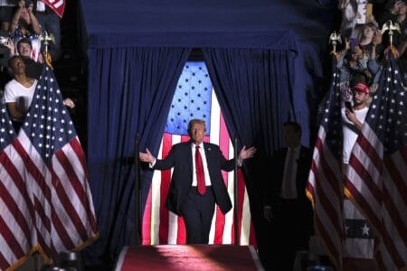 Trump amplia influência da Casa Branca e ameaça autonomia de instituições independentes nos EUA