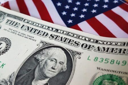 Dólar abre em alta diante da espera pelo relatório de emprego dos EUA