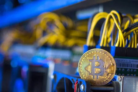 Tajiquistão Criminaliza Mineração Ilegal de Criptomoedas e Endurece Regras do Setor Tajiquistão Criminaliza Mineração Ilegal de Criptomoedas e Endurece Regras do Setor
