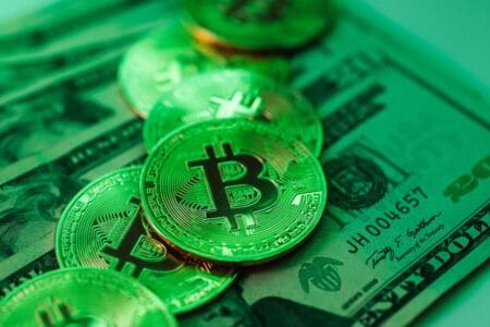 ‘Criptos’ e aposentadoria: economista faz 7 alertas para quem pensa em investir no ativo digital