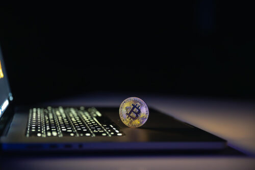 Bitcoin em queda: oportunidade ou ‘tobogã’ para o prejuízo?