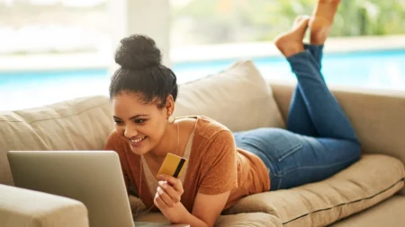 Geração Z: A faixa etária mais afetada por golpes digitais, aponta TransUnion