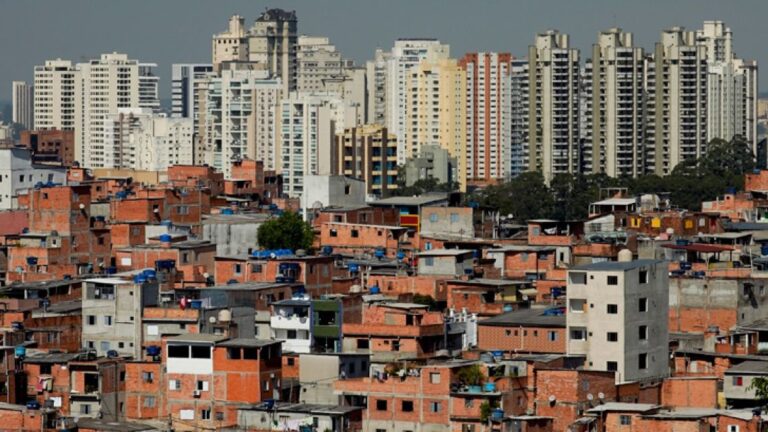 O Brasil construiu a pobreza à moda antiga: de propósito.