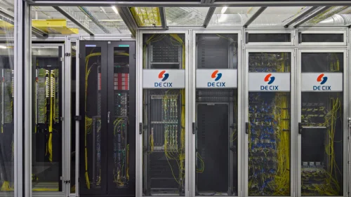 DE-CIX está entre as pioneiras no gerenciamento de redes com IA e Linguagem Natural